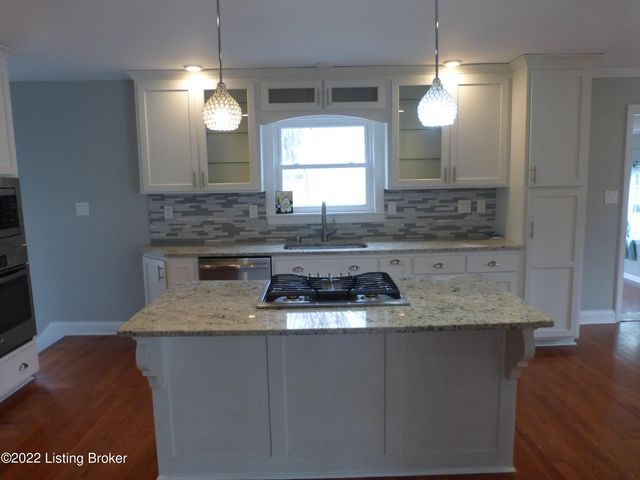 701 Rudy Ln, Louisville, KY 40207