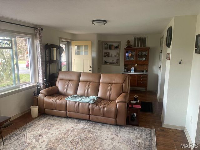 5625 Circle Drive, High Ridge, MO 63049