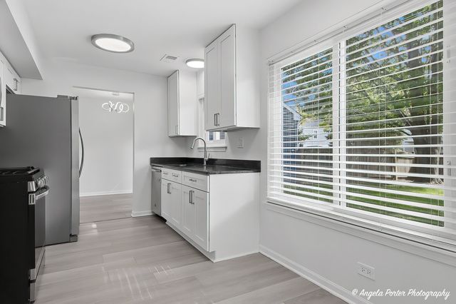 1240 Huntington Drive, Mundelein, IL 60060