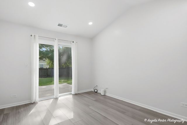 1240 Huntington Drive, Mundelein, IL 60060