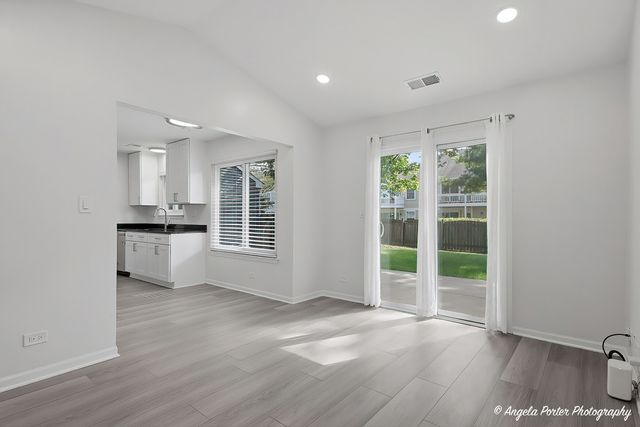 1240 Huntington Drive, Mundelein, IL 60060