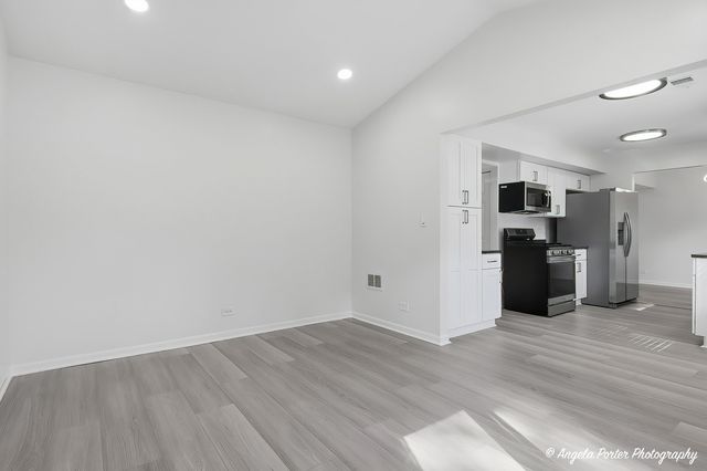 1240 Huntington Drive, Mundelein, IL 60060