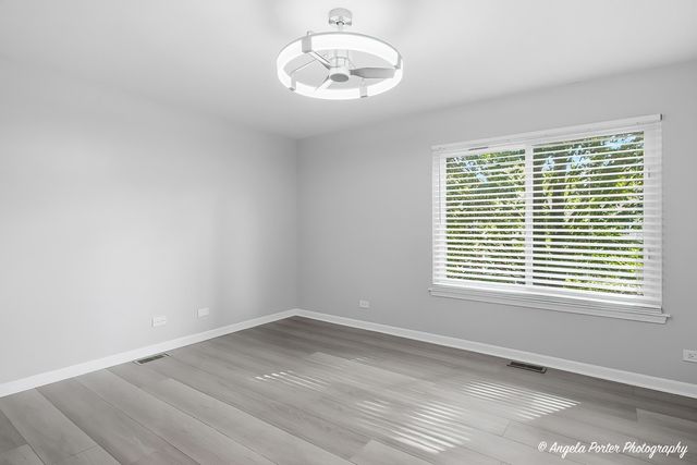 1240 Huntington Drive, Mundelein, IL 60060