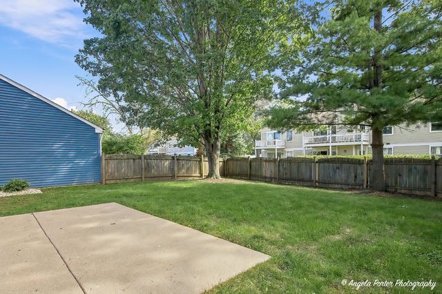 1240 Huntington Drive, Mundelein, IL 60060
