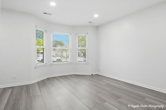 1240 Huntington Drive, Mundelein, IL 60060
