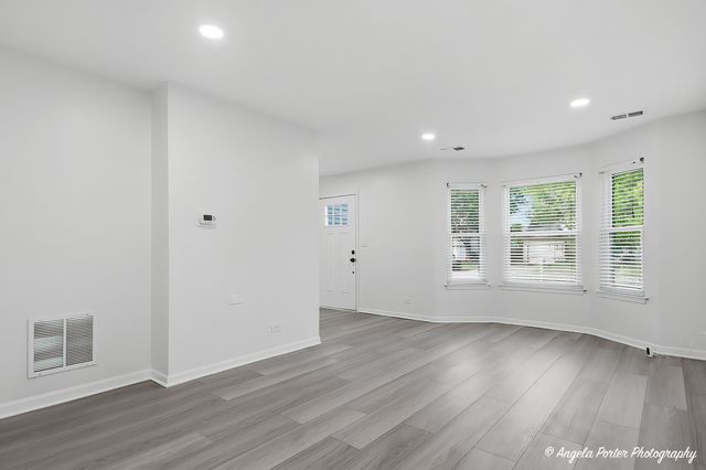1240 Huntington Drive, Mundelein, IL 60060