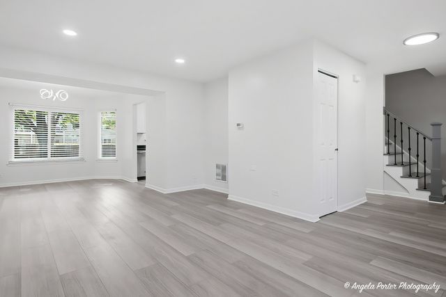 1240 Huntington Drive, Mundelein, IL 60060