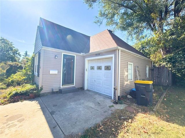 7826 Summit Street, Kansas City, MO 64114