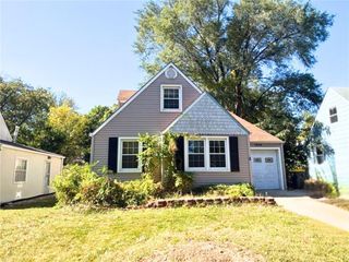 7826 Summit Street, Kansas City, MO 64114