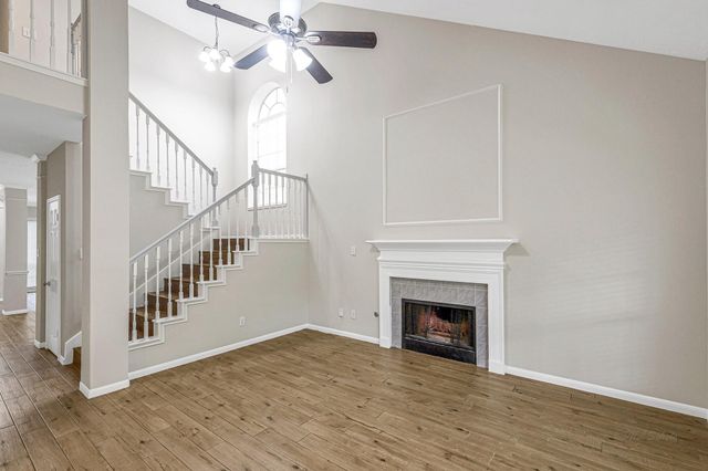 8827 Lawncliff Lane, Houston, TX 77040
