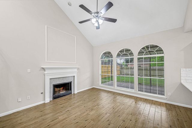 8827 Lawncliff Lane, Houston, TX 77040
