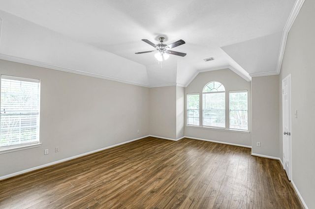 8827 Lawncliff Lane, Houston, TX 77040