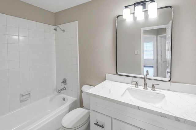 8827 Lawncliff Lane, Houston, TX 77040