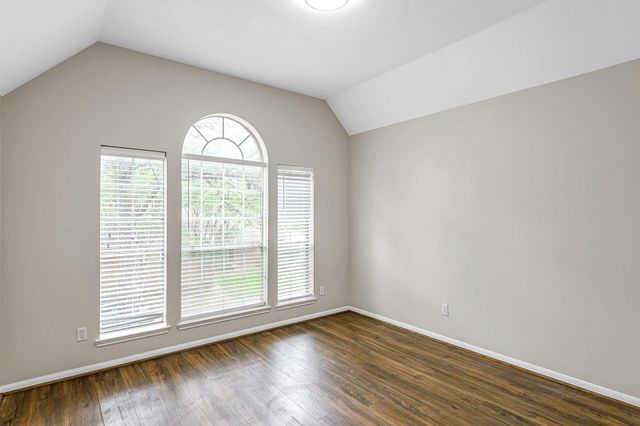 8827 Lawncliff Lane, Houston, TX 77040