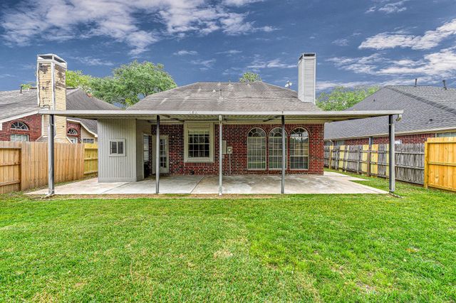 8827 Lawncliff Lane, Houston, TX 77040