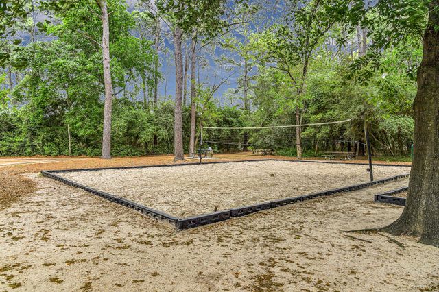 8827 Lawncliff Lane, Houston, TX 77040