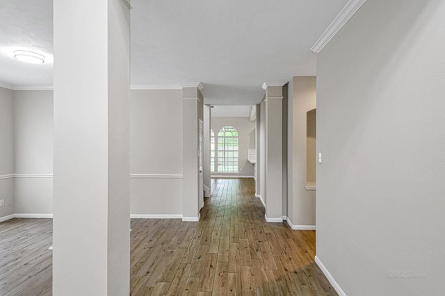 8827 Lawncliff Lane, Houston, TX 77040