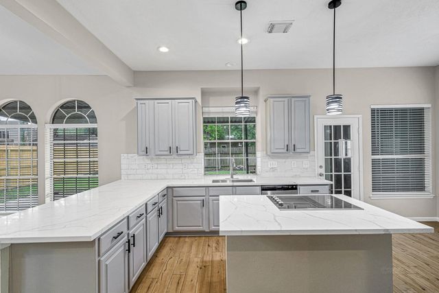 8827 Lawncliff Lane, Houston, TX 77040