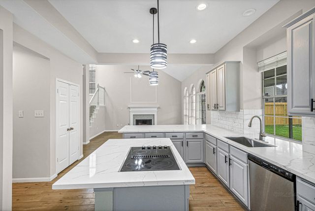 8827 Lawncliff Lane, Houston, TX 77040