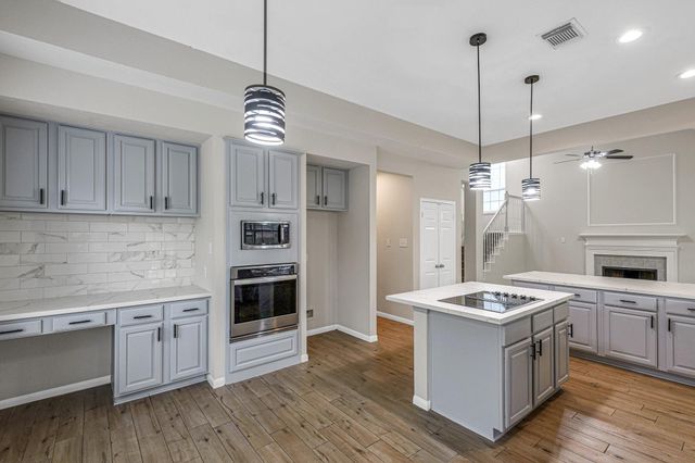 8827 Lawncliff Lane, Houston, TX 77040