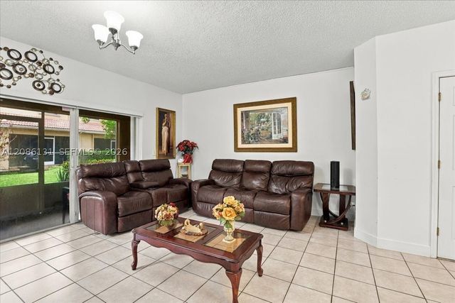 306 SW 120th Ave, Pembroke Pines, FL 33025