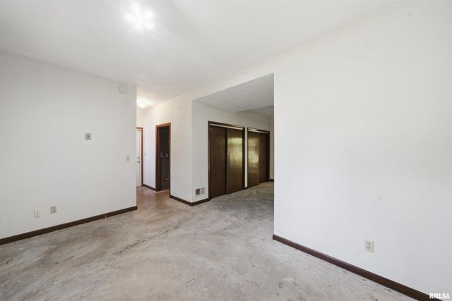 6519 S TRAILS END Lane, Peoria, IL 61607
