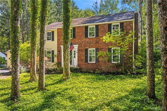 97 Tanglewood Drive West, Orchard Park, NY 14127