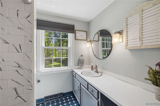 97 Tanglewood Drive West, Orchard Park, NY 14127