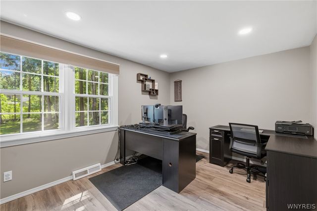 97 Tanglewood Drive West, Orchard Park, NY 14127