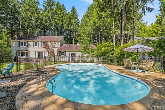 97 Tanglewood Drive West, Orchard Park, NY 14127