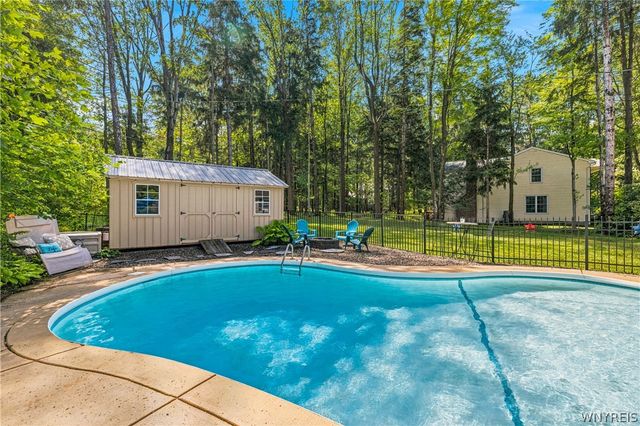 97 Tanglewood Drive West, Orchard Park, NY 14127