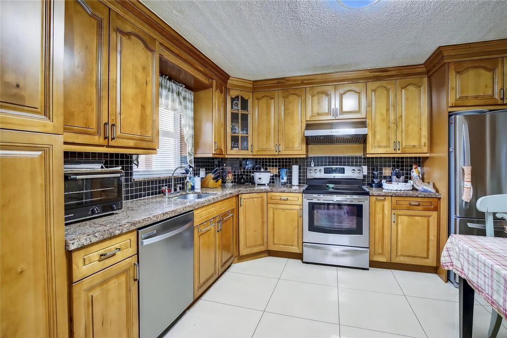 211 S Hollybrook Drive 107, Pembroke Pines, FL 33025