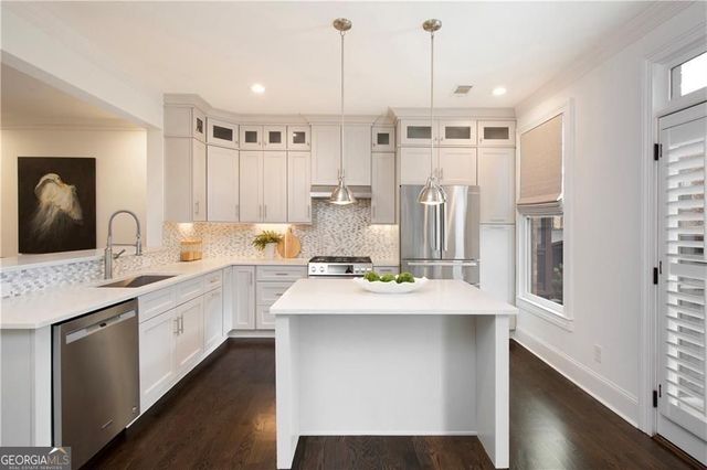 545 Canton WLK, Roswell, GA 30075