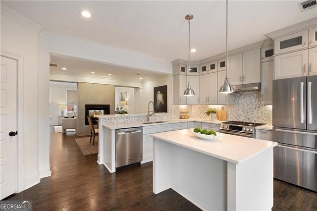 545 Canton WLK, Roswell, GA 30075