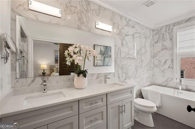 545 Canton WLK, Roswell, GA 30075