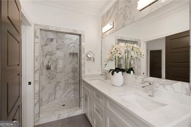 545 Canton WLK, Roswell, GA 30075
