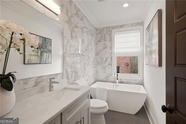 545 Canton WLK, Roswell, GA 30075
