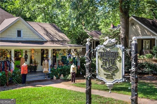 545 Canton WLK, Roswell, GA 30075