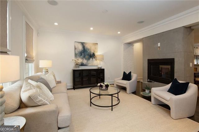 545 Canton WLK, Roswell, GA 30075