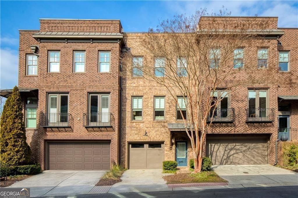 545 Canton WLK, Roswell, GA 30075