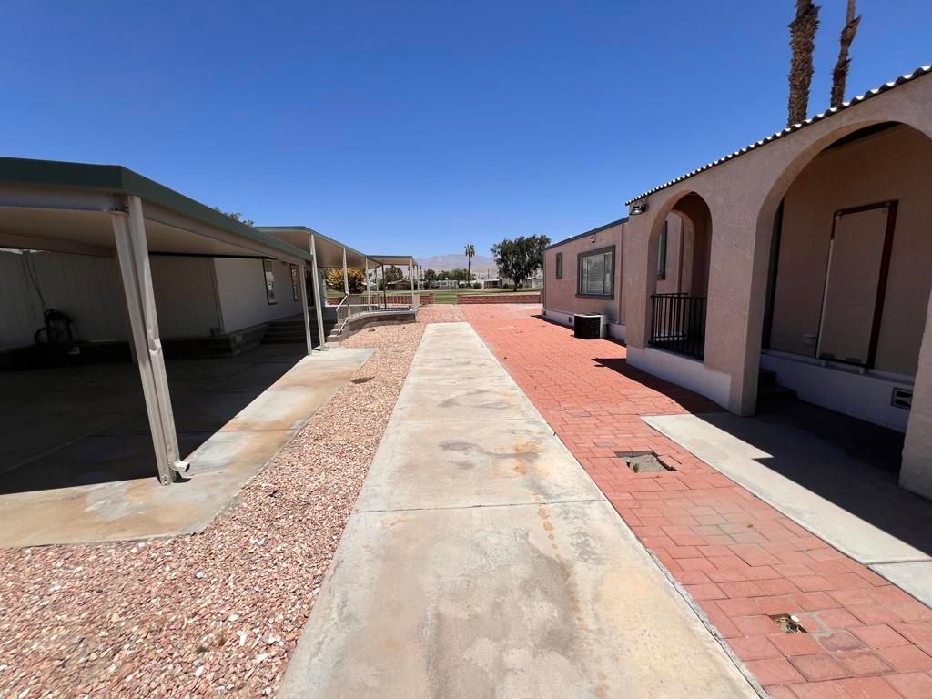 Image 15 of property listing at 32770 Saint Andrews Drive, Thousand Palms, CA 92276