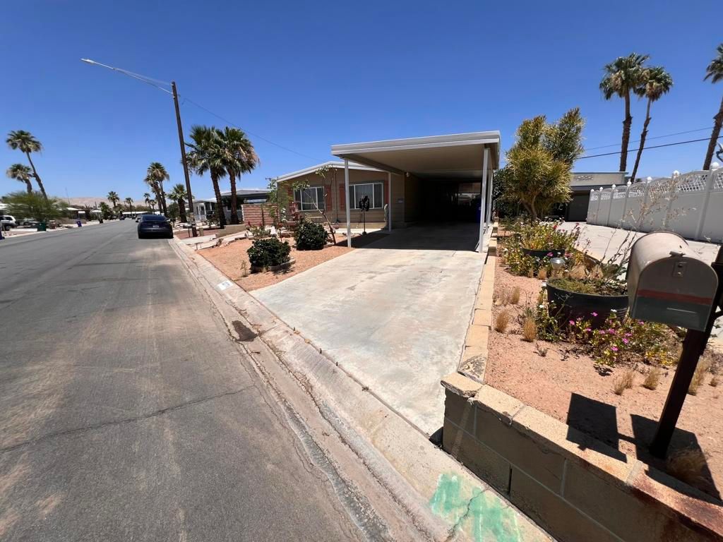Image 2 of property listing at 32770 Saint Andrews Drive, Thousand Palms, CA 92276