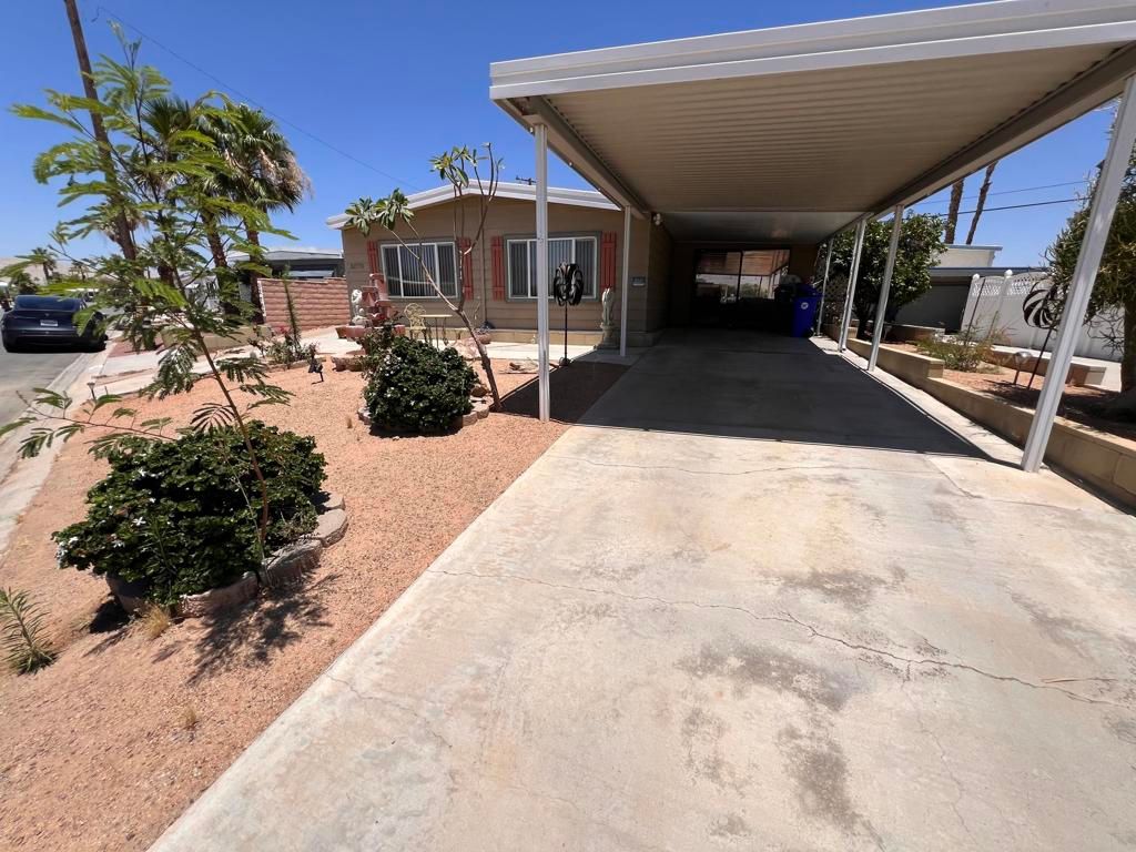 Image 3 of property listing at 32770 Saint Andrews Drive, Thousand Palms, CA 92276