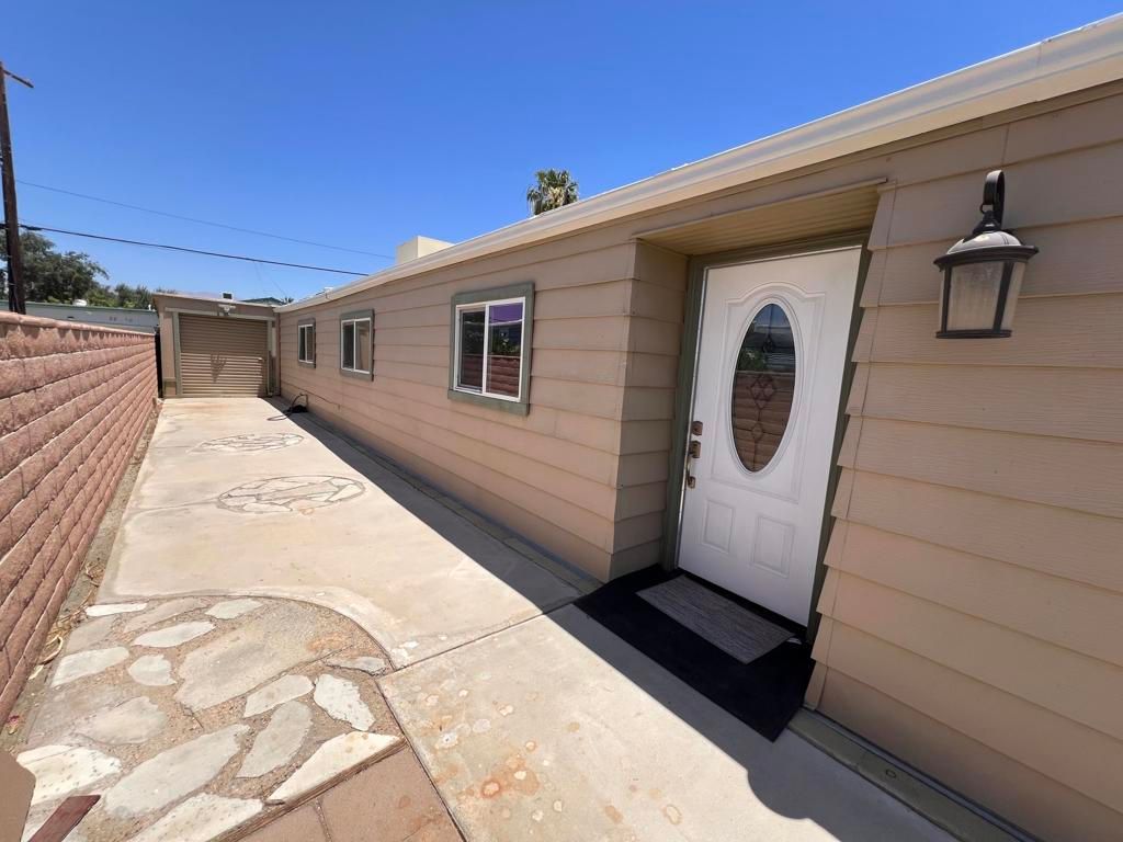Image 5 of property listing at 32770 Saint Andrews Drive, Thousand Palms, CA 92276