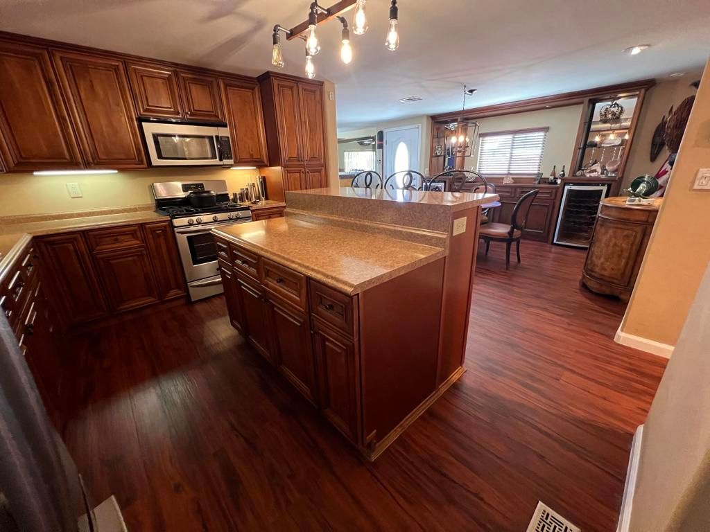 Image 7 of property listing at 32770 Saint Andrews Drive, Thousand Palms, CA 92276