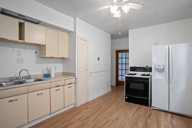 1240 S Maple Avenue, Berwyn, IL 60402