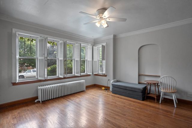 1240 S Maple Avenue, Berwyn, IL 60402