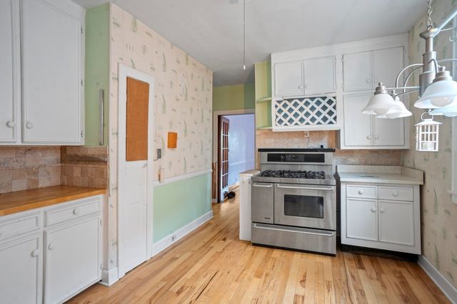 1240 S Maple Avenue, Berwyn, IL 60402