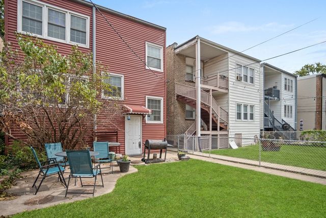 1240 S Maple Avenue, Berwyn, IL 60402