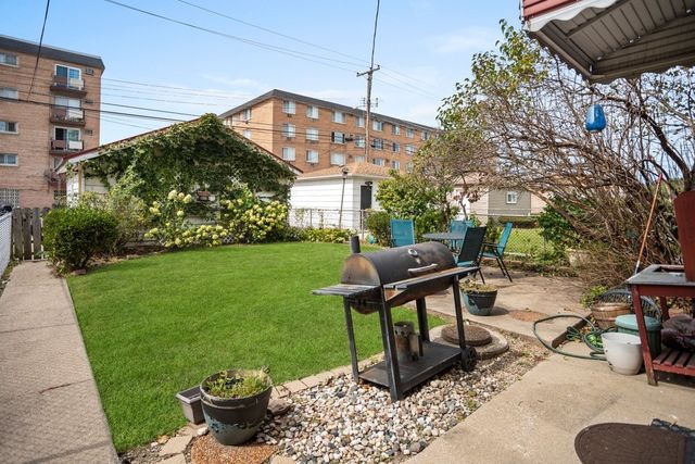 1240 S Maple Avenue, Berwyn, IL 60402